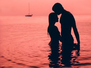 Beach Love Couple Wallpaper