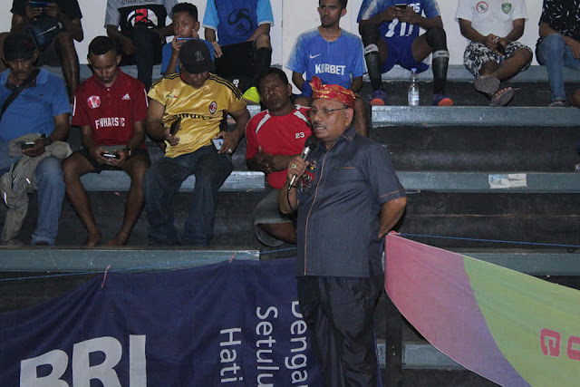 Petrus Beruatwarin Tutup Pertandingan Futsal Dalam Rangka Elite Cup III