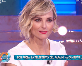 bellissima conduttrice Tv bionda Francesca Fialdini da noi a ruota libera 25 dicembre 2022