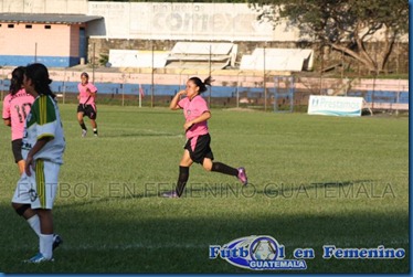 festejo de marcela con su equipo