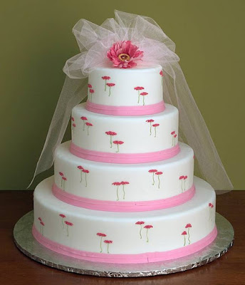 Sube la foto de la tarta de boda a Facebook y puede terminar en la carcel.