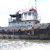 Kapal Tug Boat Oscar Aquaria Terdampar di Pantai Barat Pangandaran