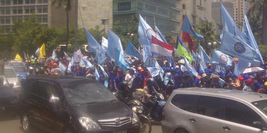 Demo buruh bubar, Jalan Medan Merdeka Utara kembali lancar Demo buruh bubar, Jalan Medan Merdeka Utara lancar kembali
