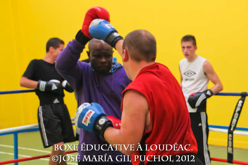 La boxe, un sport éducatif ? Reportage dans un cours de boxe pour