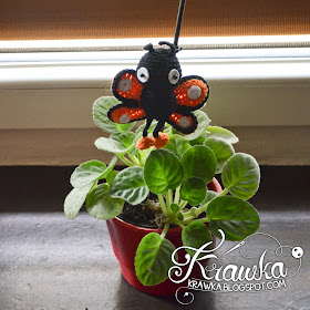 Krawka: Potted plant decoration - Monarch butterfly free crochet pattern