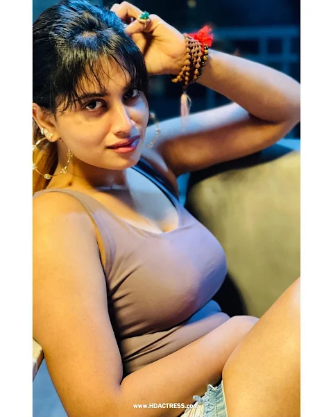 Tamil Actress Shivani Narayanan leaked pics