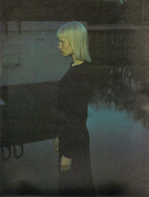 Kirsten Owen in 'Suburban Outfitters'. Photographed by Mario Sorrenti for W, July 1998. Darkwave, dark, gothic, 90's photogtaphy, pool, blonde hair, sci-fi bangs, wiccian, witch