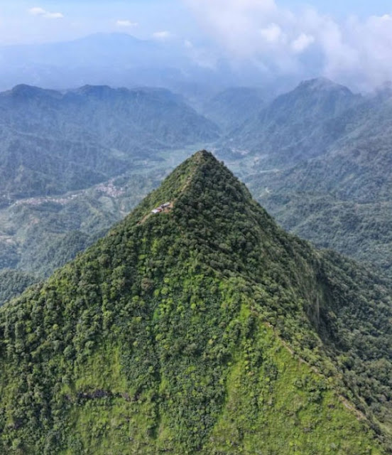 Mount Muria Songolikur Peak hiking trail