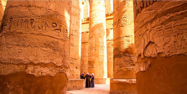 Колонны Гипостильного зала Карнакского храмового комплекса в Египте