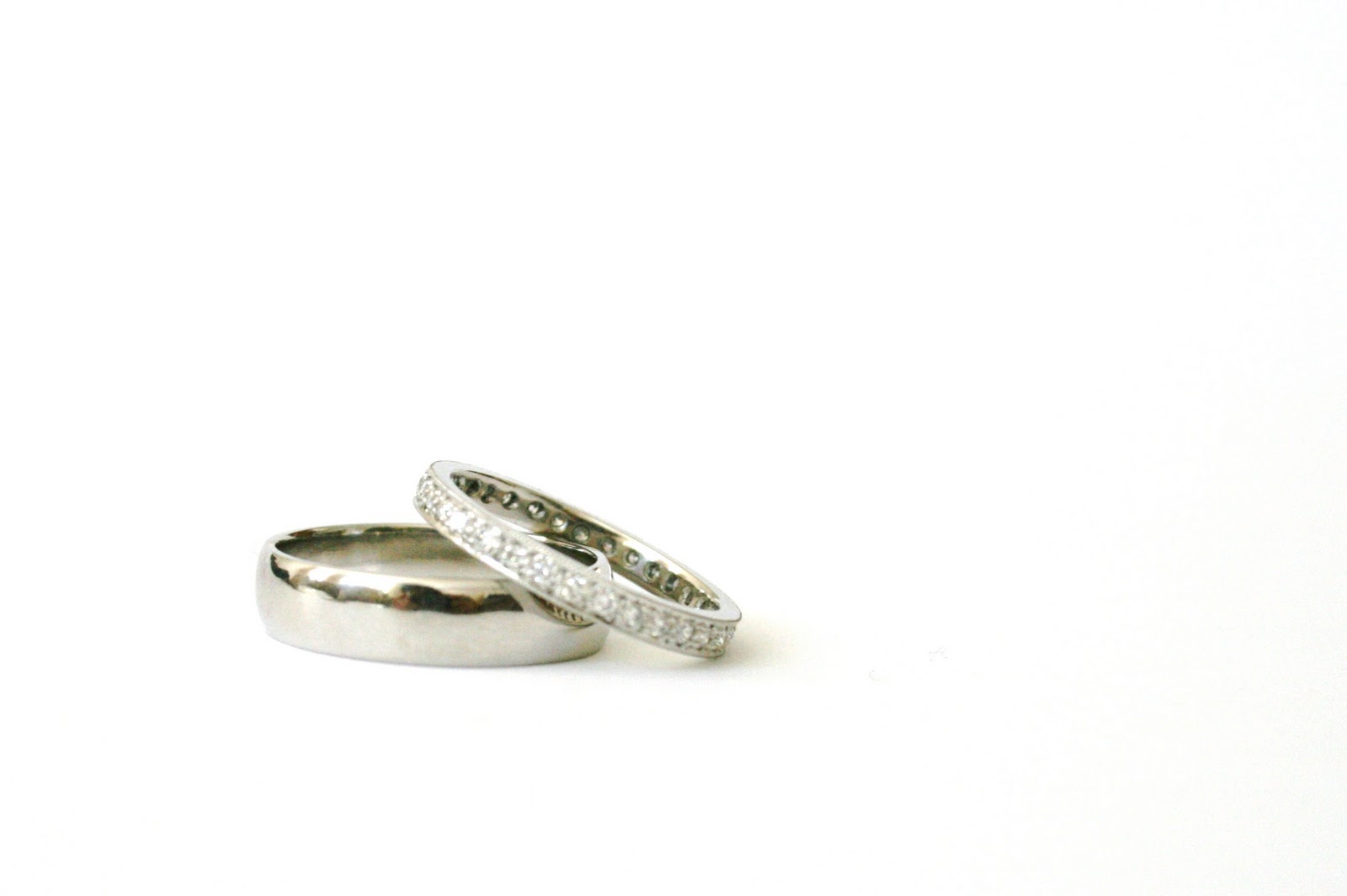 fall wedding outdoor reception platinum wedding bands