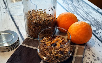 Granola, pomarańczowe musli z żurawiną