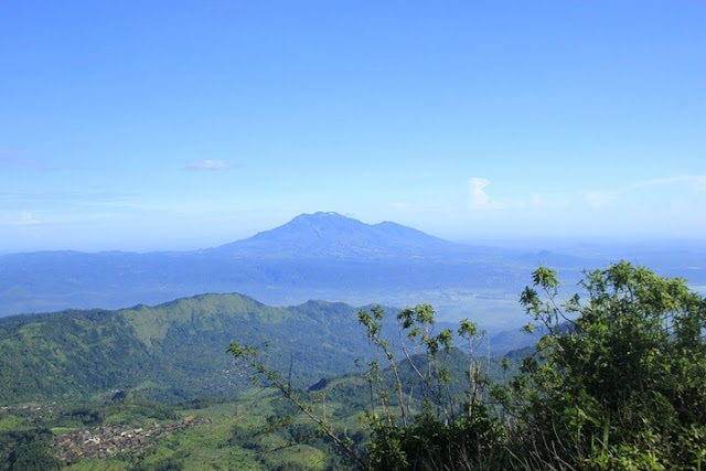 Gunung telomoyo.