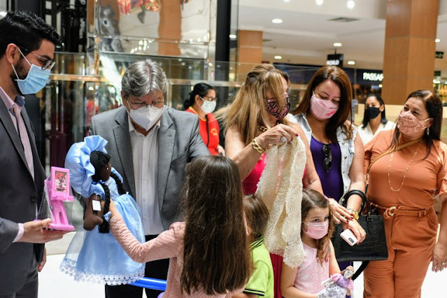 João Azevêdo prestigia abertura do Festival Paraibano de Brinquedos Populares