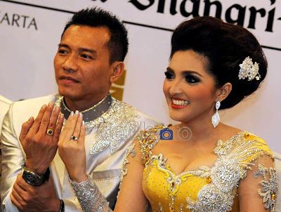 Anang Ashanty foto cincin nikah