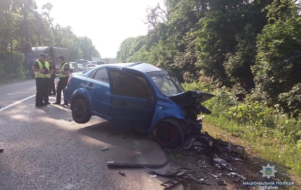 Під Вінницею лобове зіткнення двох легковиків: є жертви