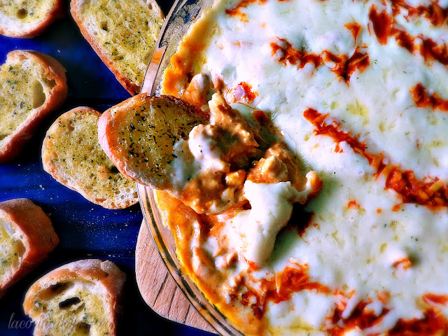 Buffalo Chicken Dip w/ Valentina Hot Sauce - lacocinadeleslie.com 