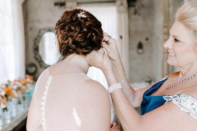 Olde Dobbin Station_Thorn Floral Studio_Woodland Weddings_Makeup by Keri Ann