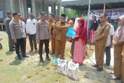 Kapolres Pidie dan Pj Bupati Pidie Tinjau Operasi Pasar di Kecamatan Delima