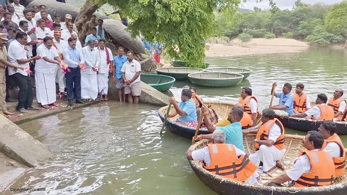 ஒகேனக்கல்லில் பரிசல் சவாரி மீண்டும் தொடக்கம் – மாவட்ட ஆட்சியர் மலர்தூவி தொடங்கி வைத்தார்.