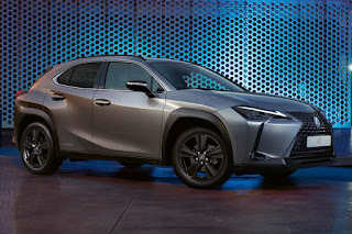 Lexus UX 250h Premium Sport Edition (2021) Front Side