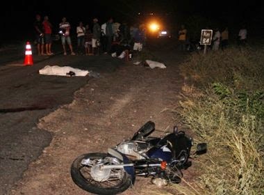 Santaluz: Dois morrem em acidente entre moto, van e ônibus