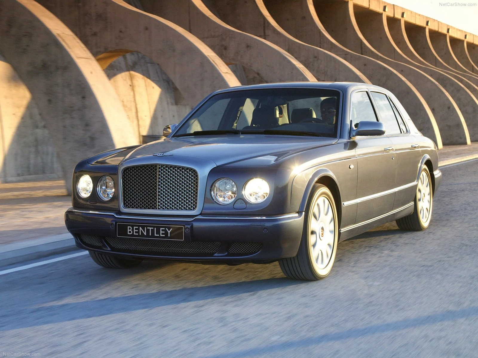 Hình ảnh xe ô tô Bentley Arnage R 2005 & nội ngoại thất