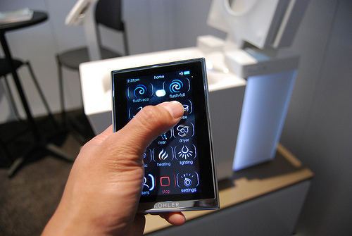 high-tech toilets. (video) from now on, no need to use your hands or paper 