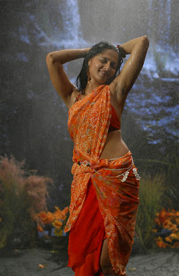 Anuksha dancing in saree 
photo album