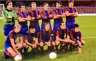 F. C. BARCELONA - Barcelona, España - Temporada 1977-78 - Artola, De la Cruz, Neeskens, Tente Sánchez, Olmo y Migueli; Rexach, Fortes, Johann Cruyff, Asensi y Zuviría - F. C. BARCELONA 2 ( Rexach 2) REAL MADRID 3 (Jensen, Santillana, Stielike) - 04/12/1977 - Liga de 1ª División, jornada 12 - Barcelona, Nou Camp