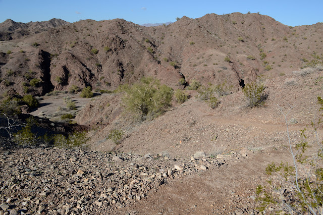 trail down into the wash