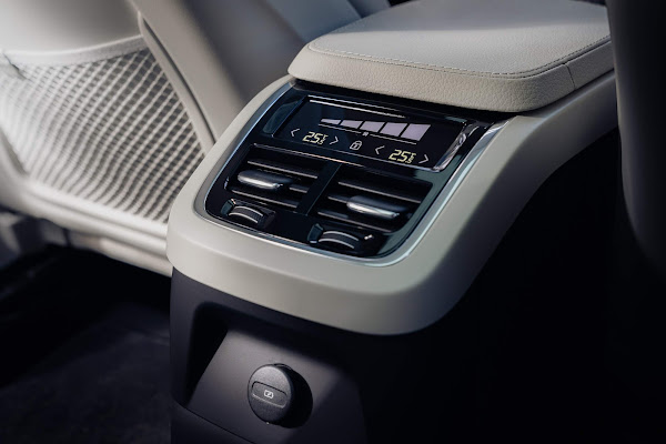 Volvo XC90 2023 - interior