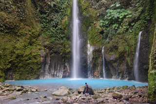 Wisata Air Terjun Dua Warna