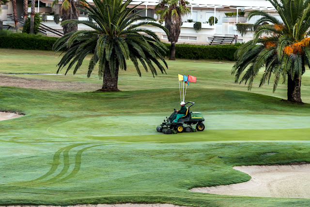 Golf, Costa Ballena, rota, Cádiz, Andalucía, España, Mantenimiento jardines, tractores, cortacesped