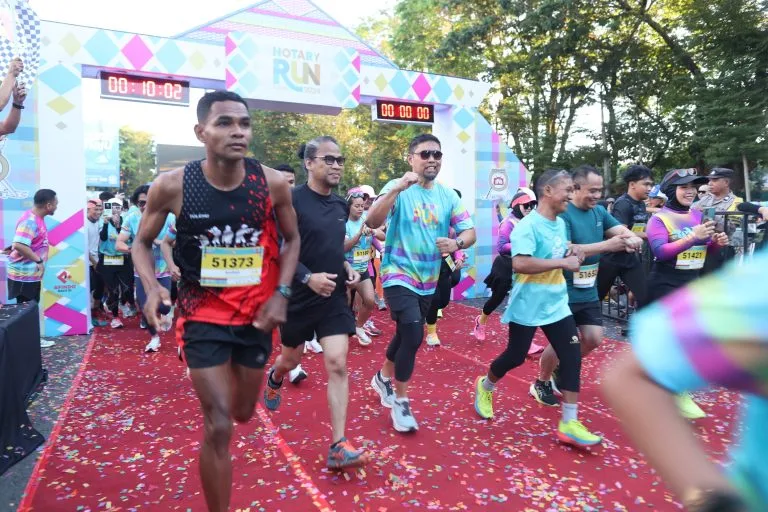 SERU! Pjs Wali Kota Arwin Azis Jadi Runner di Event Notary Run dan Kemenkes Fun Walk