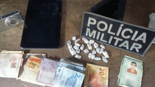 MUCAMBO-CE: POLICIAIS MILITARES PRENDEM SUSPEITO DE TRÁFICO DE DROGAS 