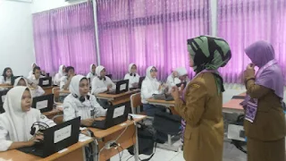  Kepala Sekolah  SMAN 3 Kota Cirebon