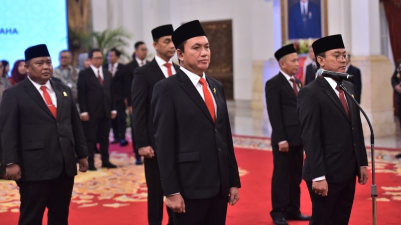Jokowi Lantik dan Ambil Sumpah Sembilan Anggota KPPU