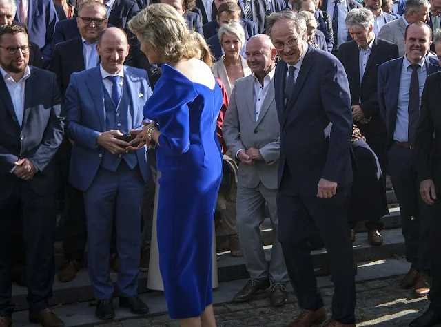 Queen Mathilde wore a royal blue midi dress by Natan. King Philippe hosted a reception for mayors of cities and municipalities