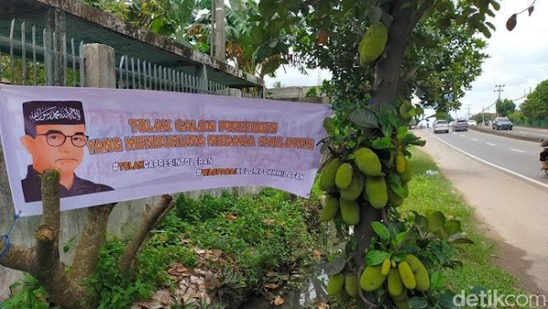 Sejumlah spanduk dan banner berisi penolakan terhadap kedatangan Anies Baswedan muncul di Pemasang Spanduk Tolak Anies di Lampung Nyaris Dihajar Massa!!! Warga Lampung Siap Berdarah-darah untuk Anies!