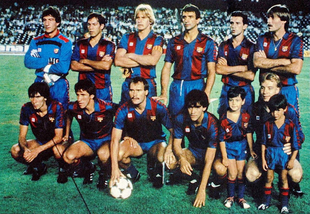 F. C. BARCELONA. Temporada 1985-86 Urruti, Gerardo, Schuster, Alexanco, Julio Alberto, Migueli. Carrasco, Víctor, Calderé, Marcos, Archibald F. C. BARCELONA 3 S. K. RAPID VIENA 0 Martes 20/08/1985 20ª edición del Trofeo Joan Gamper, semifinal Barcelona, Nou Camp Entrenadores: FC Barcelona: Terry Venables. Rapid Viena: Vlatko Markovic Árbitro: Miguel Ángel Marín López GOLES: 1-0: 28’, Archibald 2-0: 71’, Schuster 3-0: 86’, Amarilla