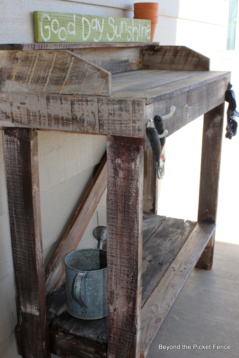 Beyond The Picket Fence: Rustic Pallet Potting Bench