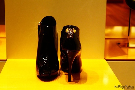 art_20110919_highheels