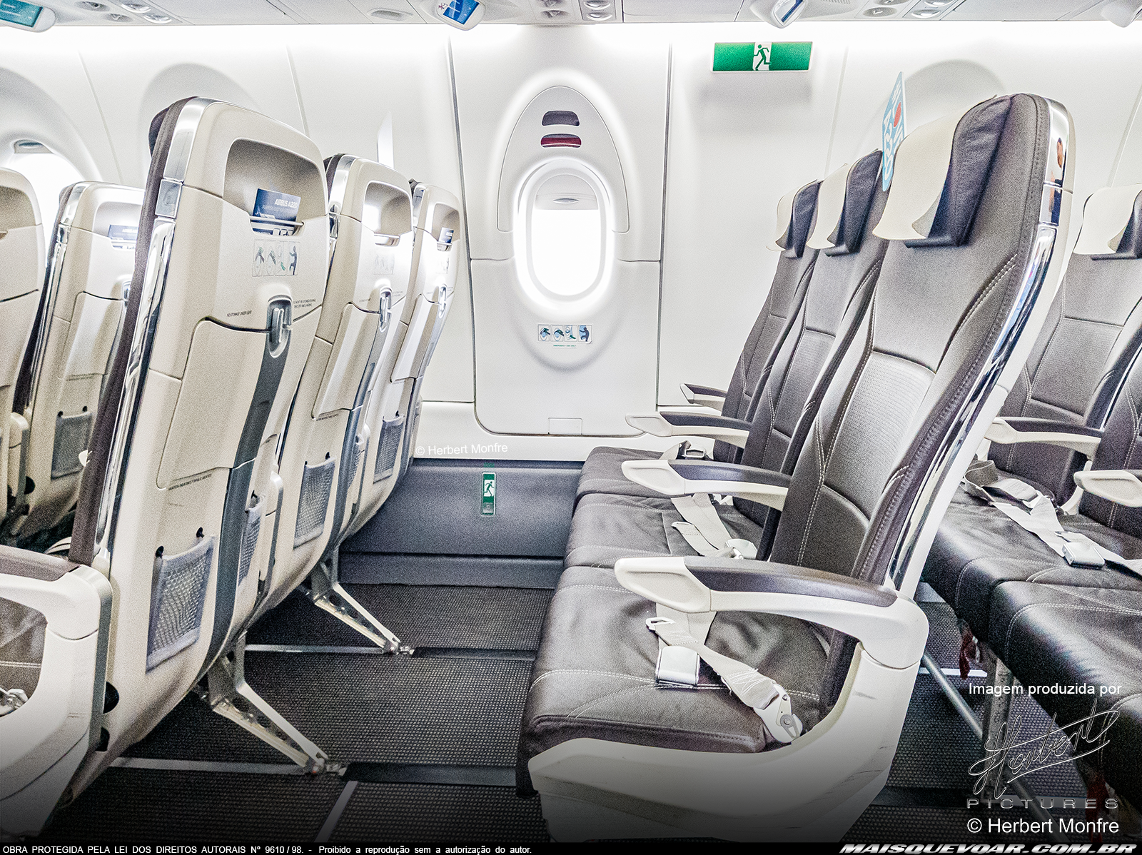Passenger cabin configured in Economy Class of the Airbus A220-300 | HB-JBU | Swiss | published by MAIS QUE VOAR | Photographed by © Herbert Monfre - Herbert Pictures | Hire the photographer for your events at cmsherbert@hotmail.com