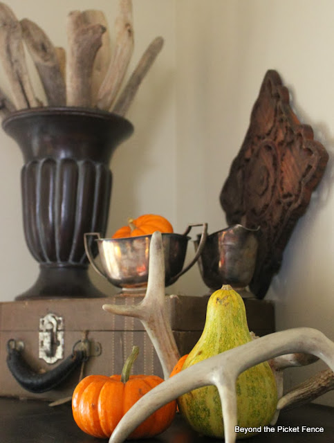 Fall Junkers Unite, 5 Ways to Use Junk In Your Fall Decor, Pin Board and Link Party http://bec4-beyondthepicketfence.blogspot.com/