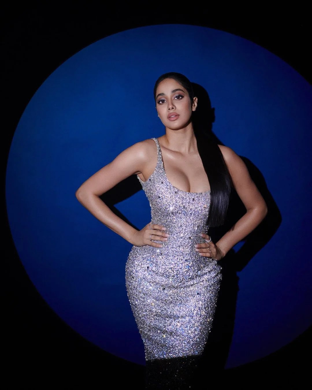 Janhvi Kapoor curvy tight dress cleavage