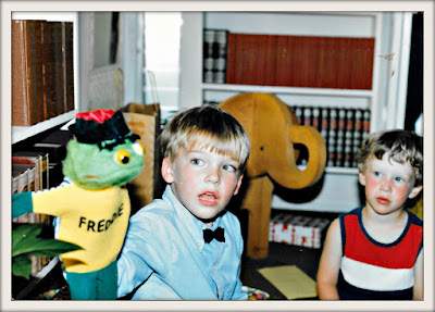 Andy Jordan—of Andy Human & the Reptoids—in 1982, eyeballing my new Freddie the Frog hand puppet