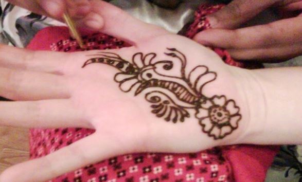 Simple Mehndi Designs For Kids