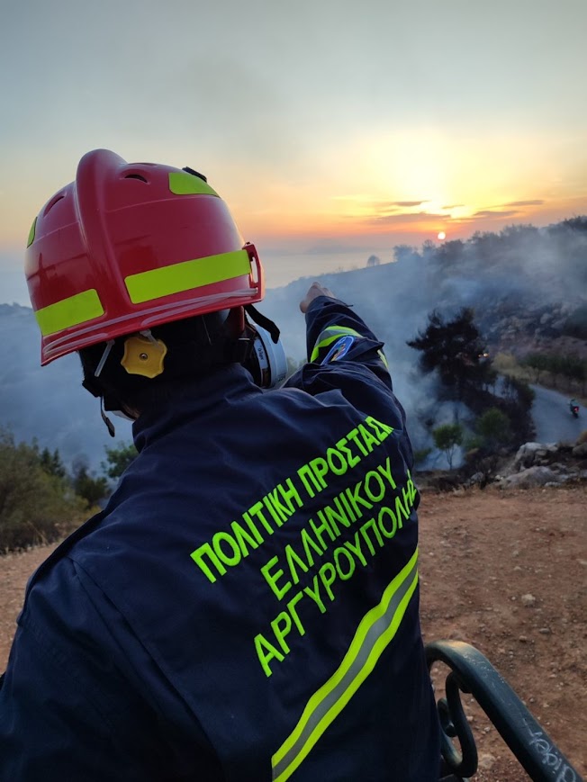 Φωτιά στη Βούλα: Η ανικανότητα και ο …Υμηττός μπακλαβάς που φταίει για όλα!!!