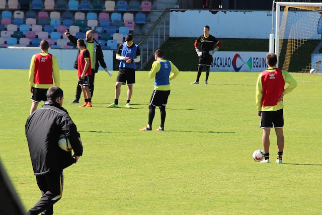 entrenamiento del Barakaldo CF en Lasesarre