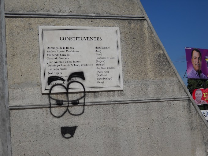 ABANDONAN MONUMENTO A LOS CONSTITUYENTES